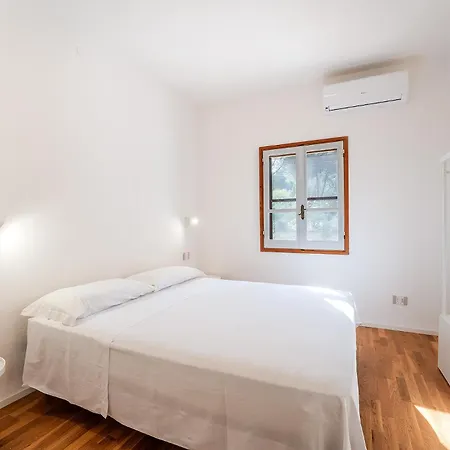 Holiday home Lore, 400m To Pula
