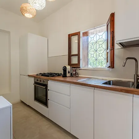 Lore, 400m To Holiday home Pula